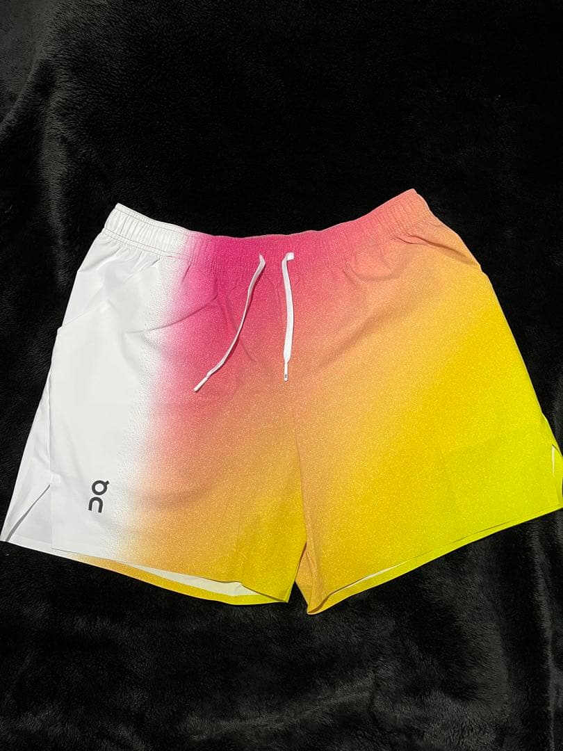 On グラデーションショートパンツ
