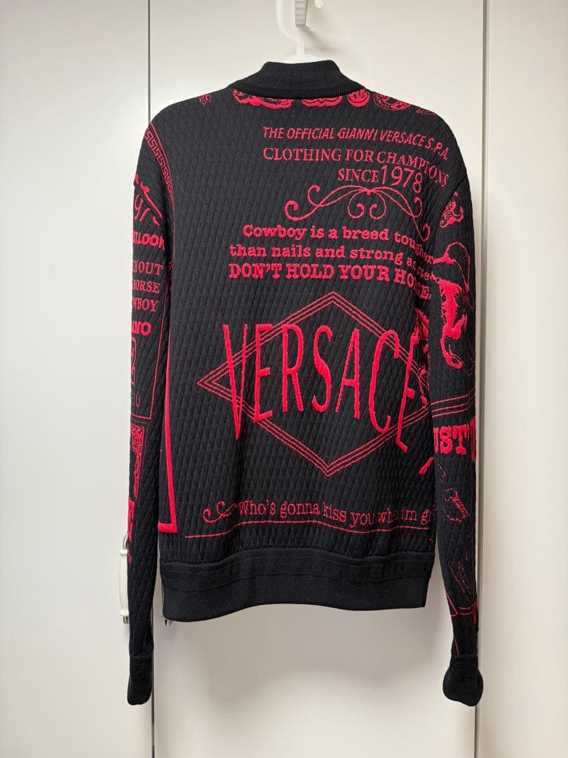 VERSACE 黒赤プリント ジャンパー 【美品】