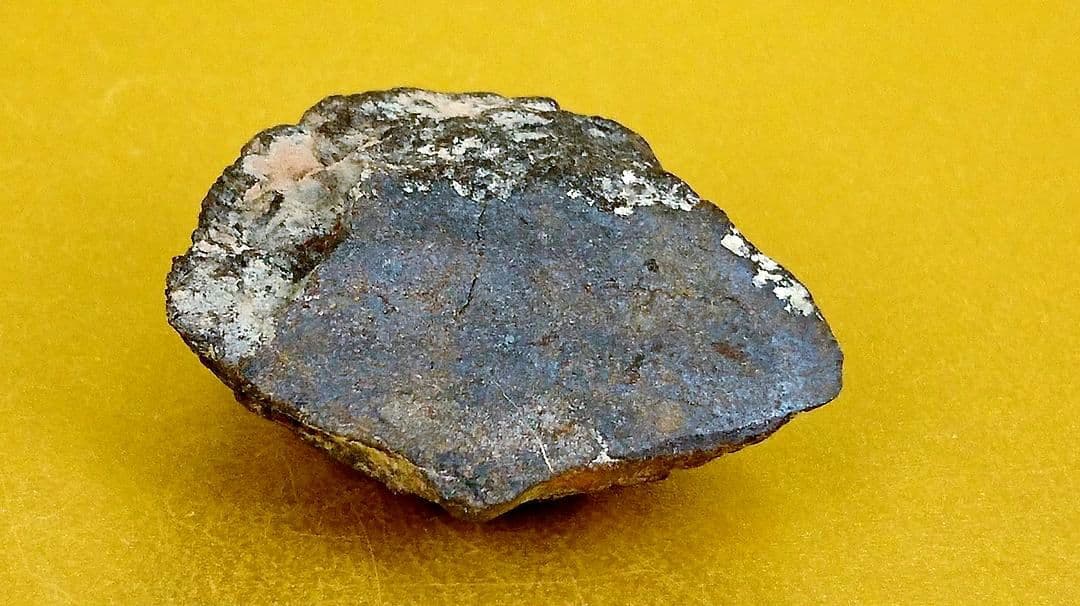 45.5億年前の特殊鉱物を含む超希少EL隕石14.9ｇ