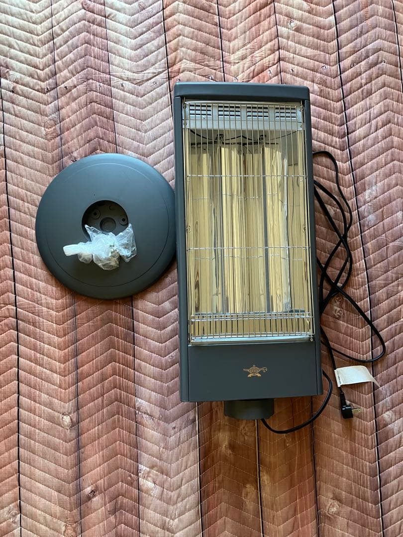 2024年製　アラジン　遠赤グラファイトヒーター