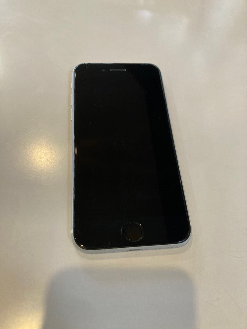 ジャンク品　iPhone SE white SIMフリー