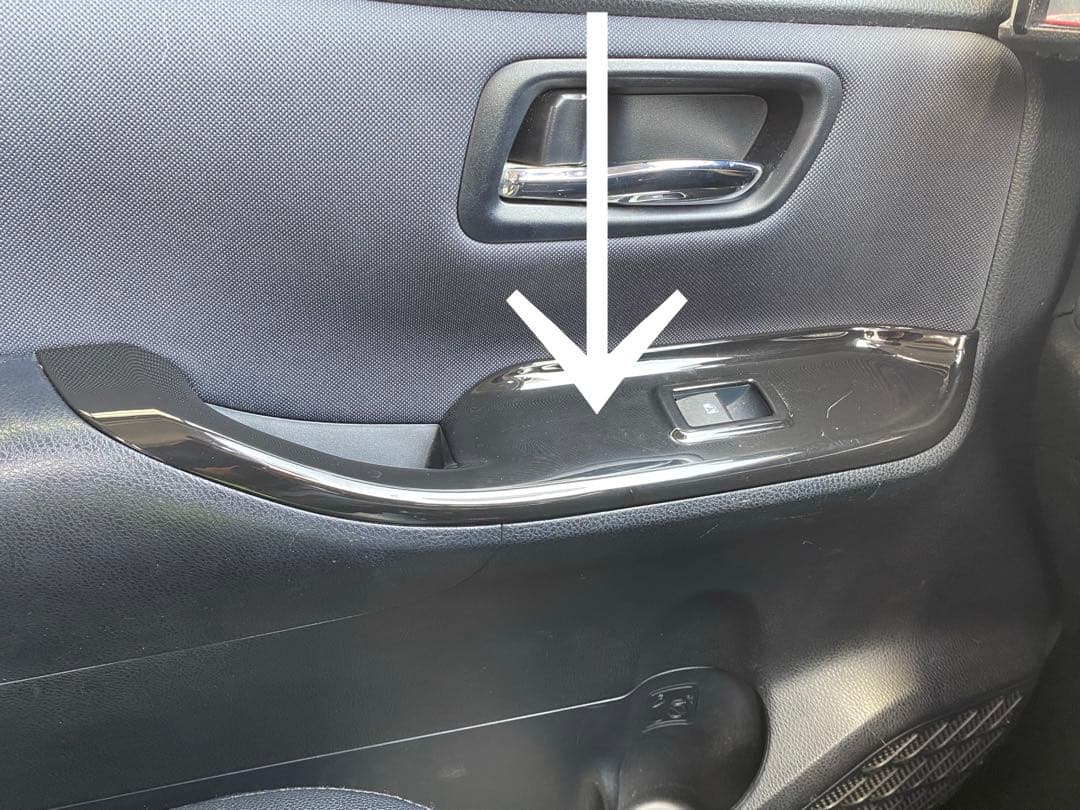 80系ヴォクシー、NOAH、エスクァイア パネル(ピアノブラック) サンバイザー