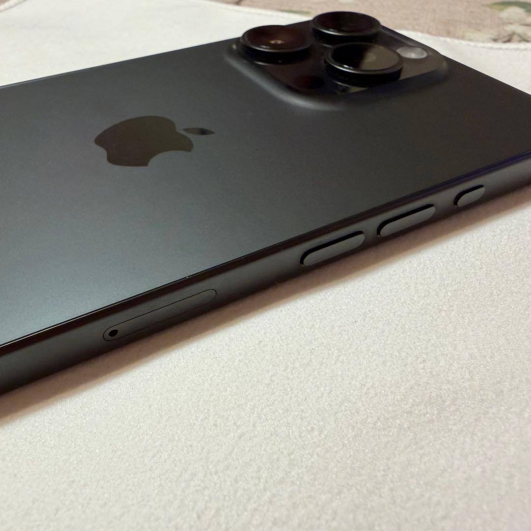 美品 iPhone15Pro 128GB ブラックチタニウム