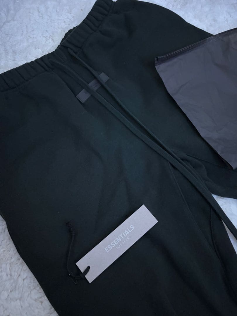 essentialsスウェット