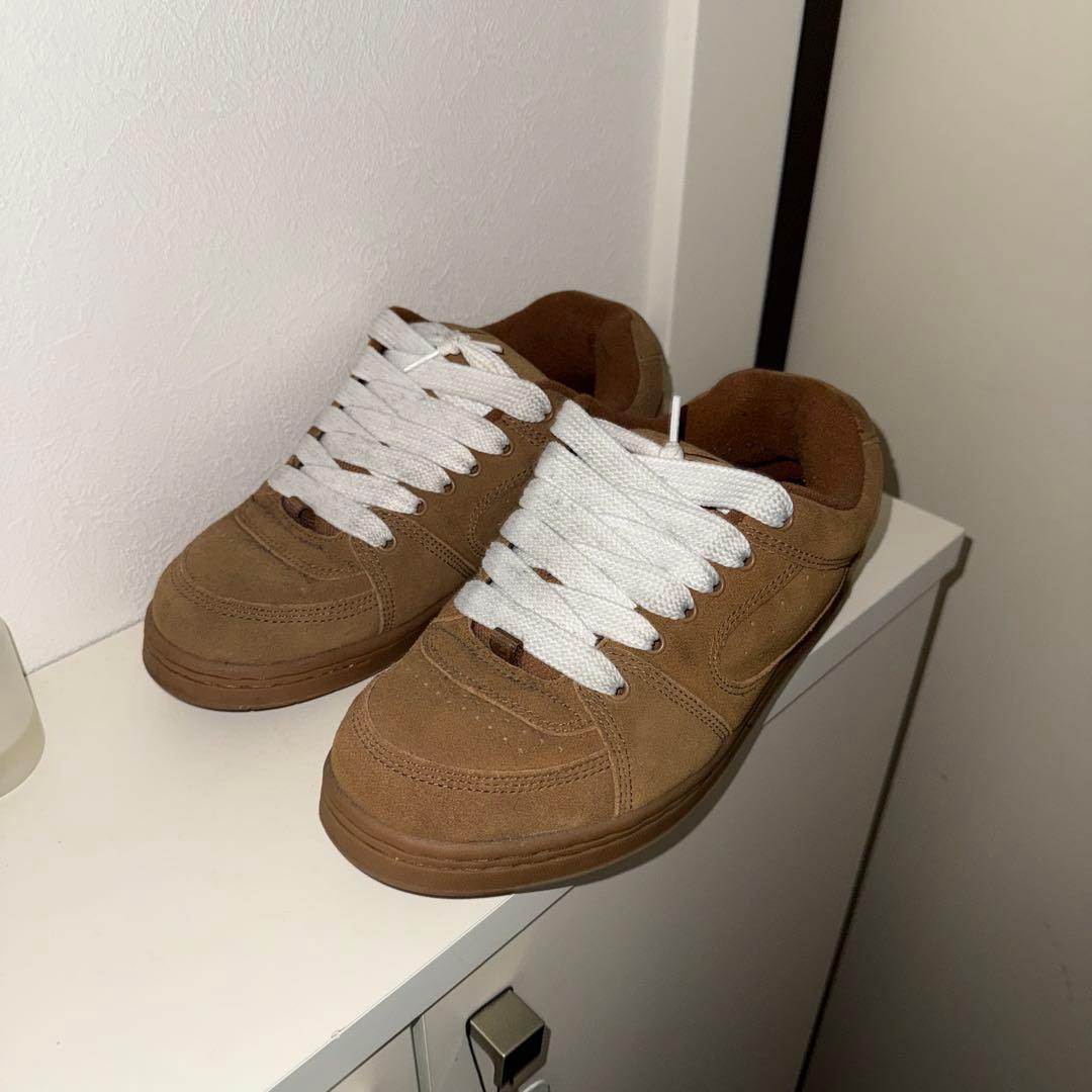 靴 es sneaker y2k oops hyperpop erl vamps