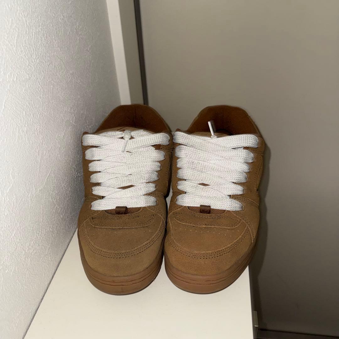 靴 es sneaker y2k oops hyperpop erl vamps