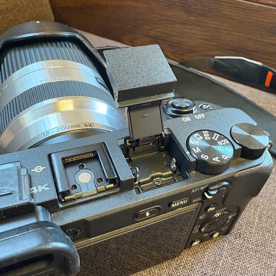 SONY 一眼レフカメラ　ショット数8408 α6400 レンズ付き