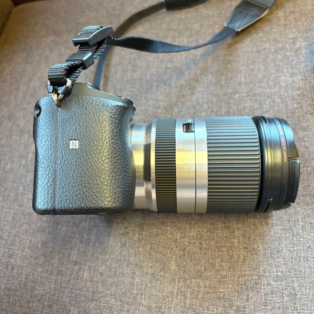 SONY 一眼レフカメラ　ショット数8408 α6400 レンズ付き