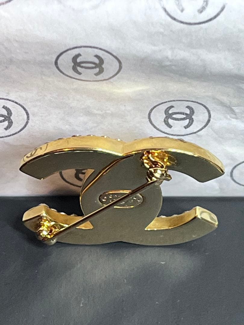 【極美品】シャネル　CC ターンロック ブローチ 刻印97P 新品同様