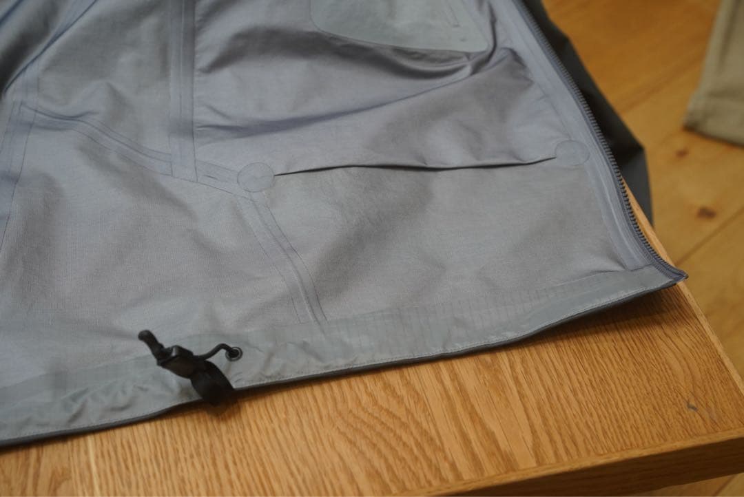 アークテリクス　ベータジャケット　美品　メンズ　Mサイズ　グレー