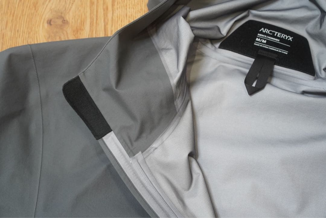 アークテリクス　ベータジャケット　美品　メンズ　Mサイズ　グレー