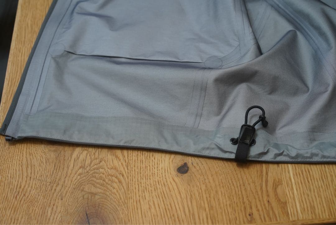 アークテリクス　ベータジャケット　美品　メンズ　Mサイズ　グレー