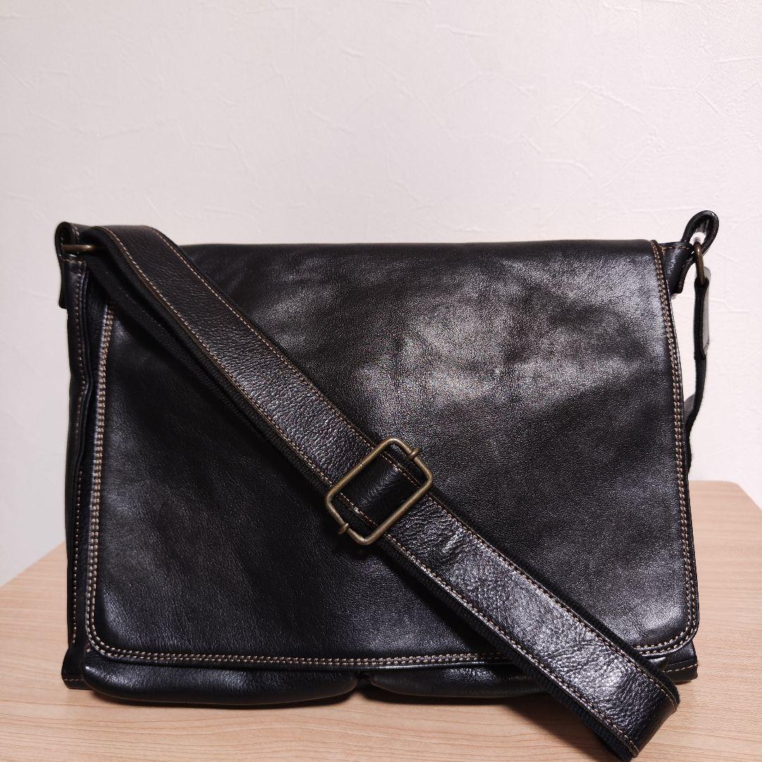 本革 レザー メッセンジャーバッグ 肩掛け A4収納 黒 大容量