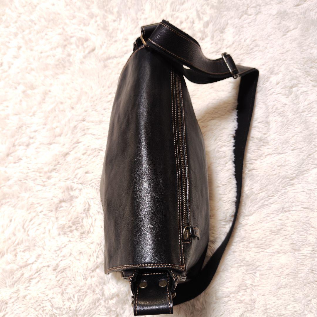 本革 レザー メッセンジャーバッグ 肩掛け A4収納 黒 大容量