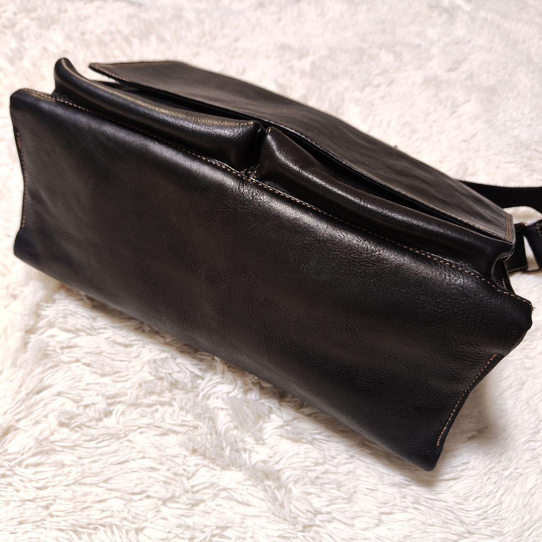 本革 レザー メッセンジャーバッグ 肩掛け A4収納 黒 大容量