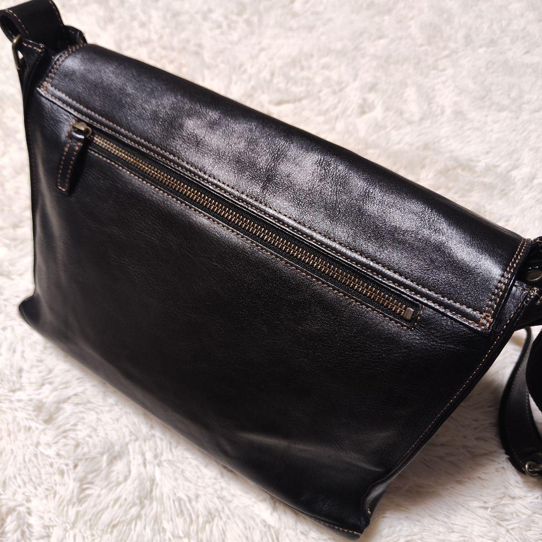 本革 レザー メッセンジャーバッグ 肩掛け A4収納 黒 大容量