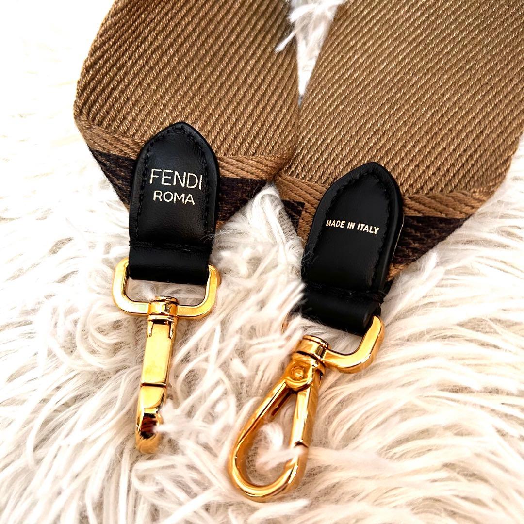 美品　FENDI フェンディ　ストラップユー　ズッカ柄　レザー　キャンバス