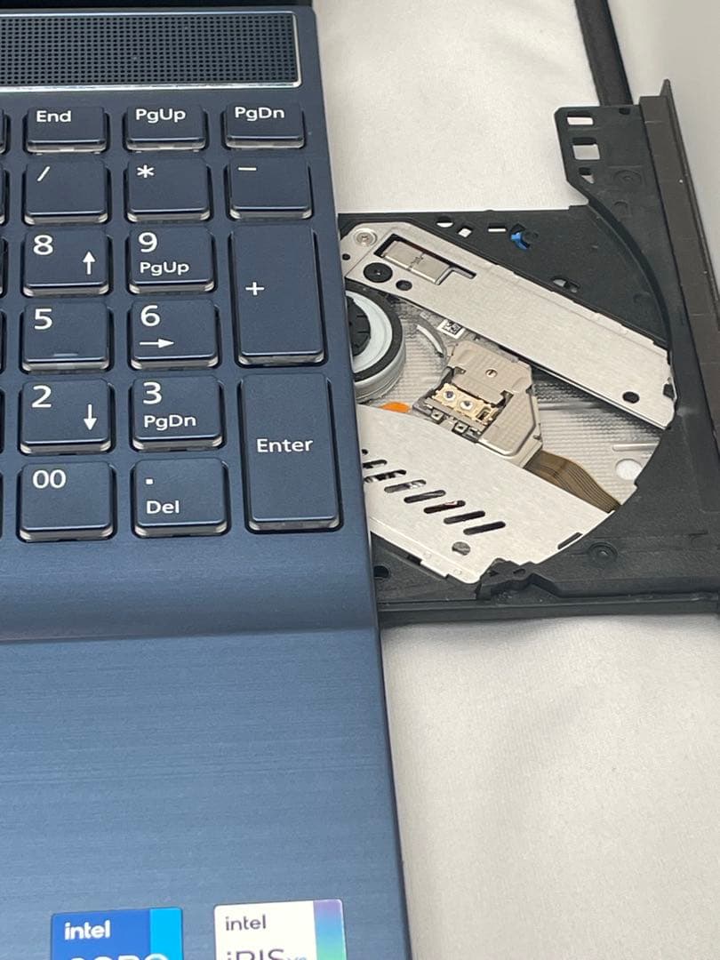 Windowsノート本体 Fujitsu FMVA53F3L i7-1195G7 16GB Blu\ray