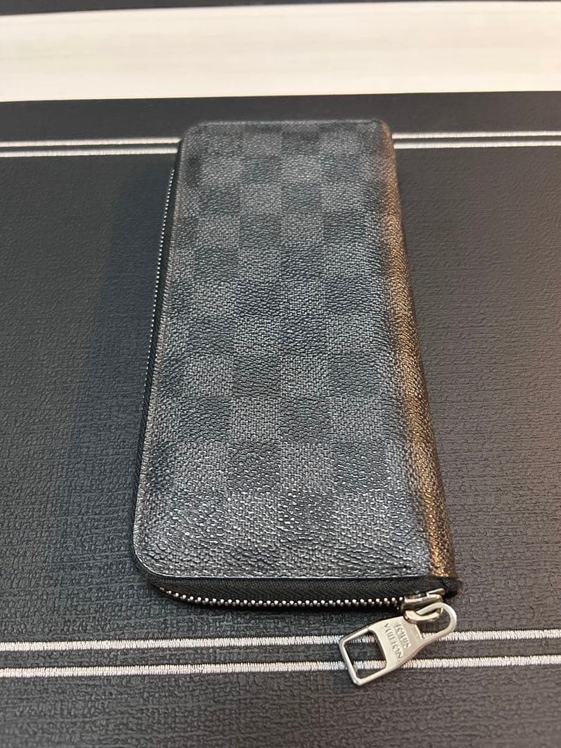 ま*き様 Louis Vuittonダミエ・グラフィットジッピーウォレット ヴェ