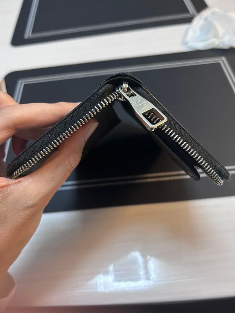 ま*き様 Louis Vuittonダミエ・グラフィットジッピーウォレット ヴェ
