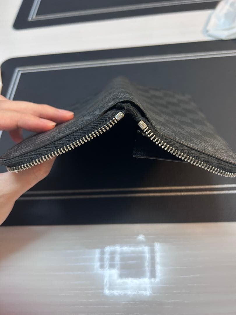 ま*き様 Louis Vuittonダミエ・グラフィットジッピーウォレット ヴェ