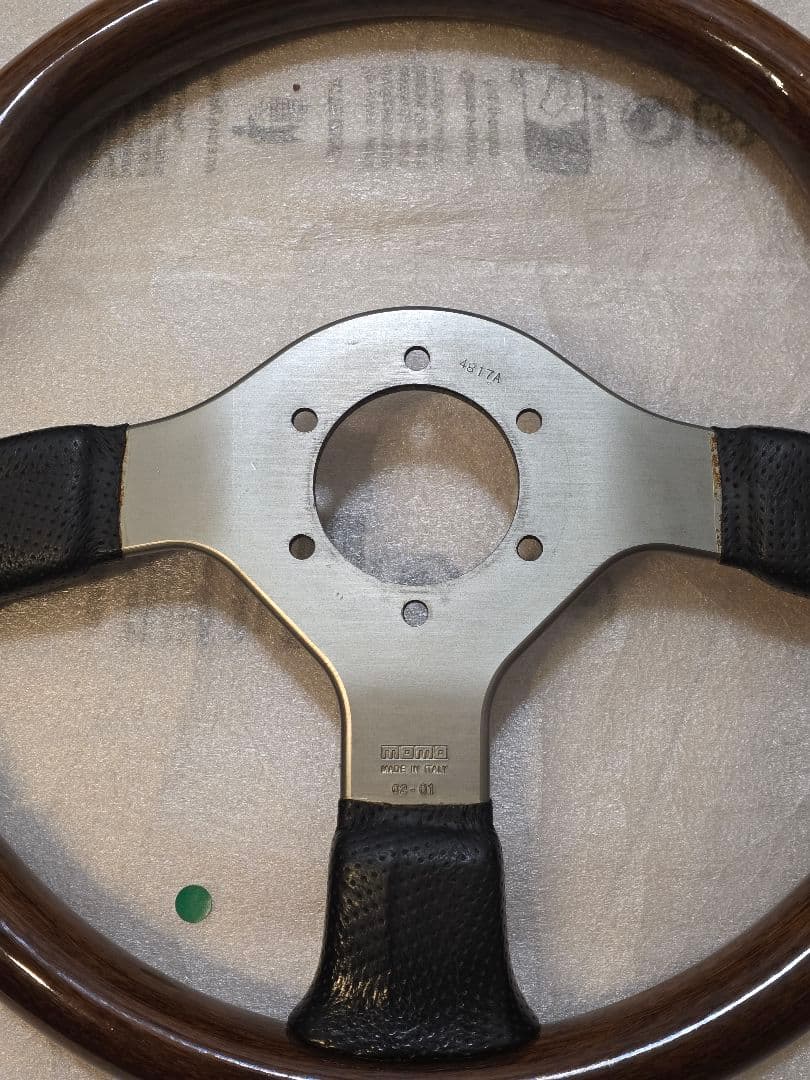 momo ウッドステアリング 350mm