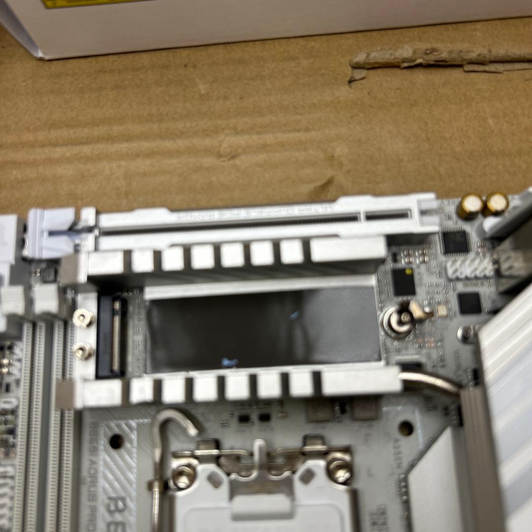 GIGABYTE B860I AORUS PRO ICE マザーボード