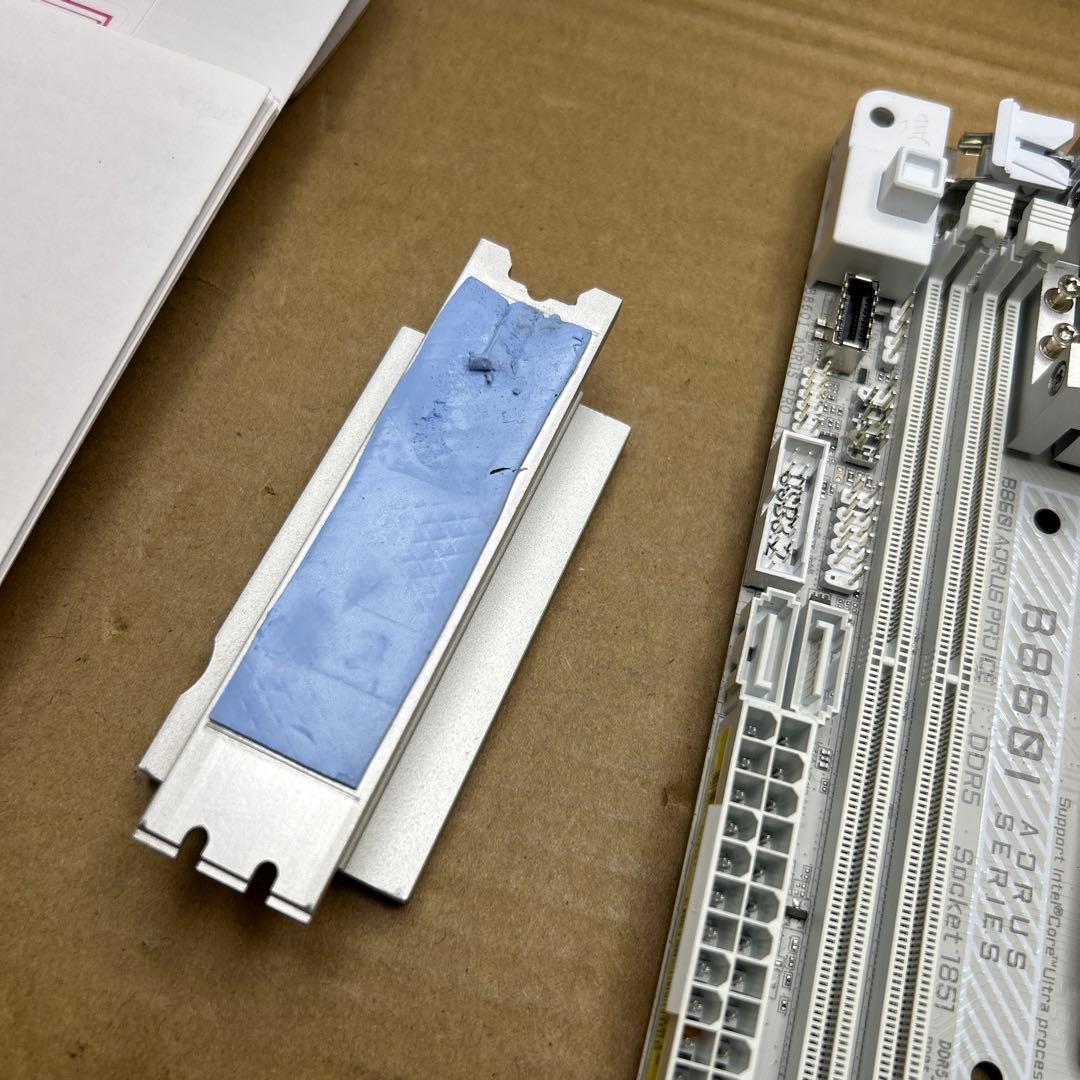 GIGABYTE B860I AORUS PRO ICE マザーボード