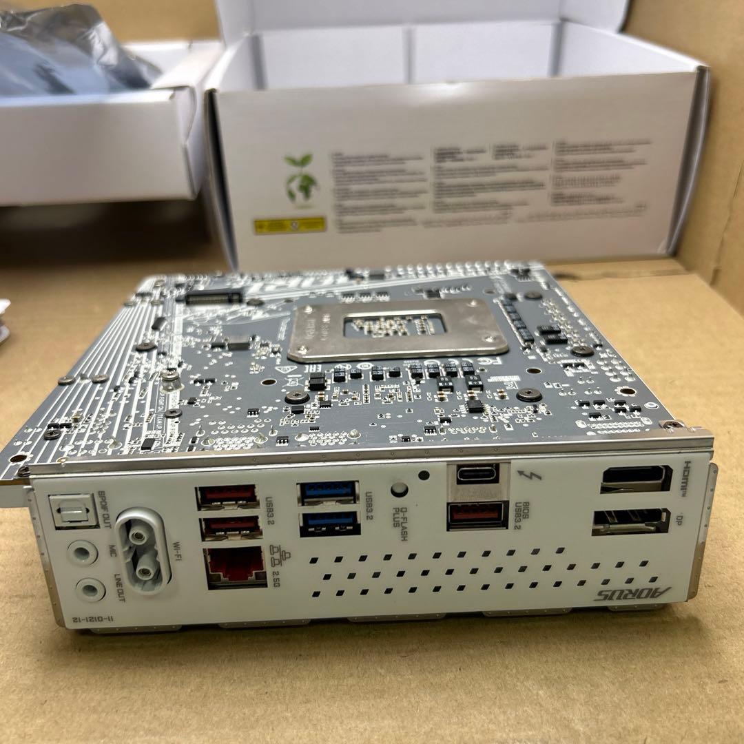 GIGABYTE B860I AORUS PRO ICE マザーボード