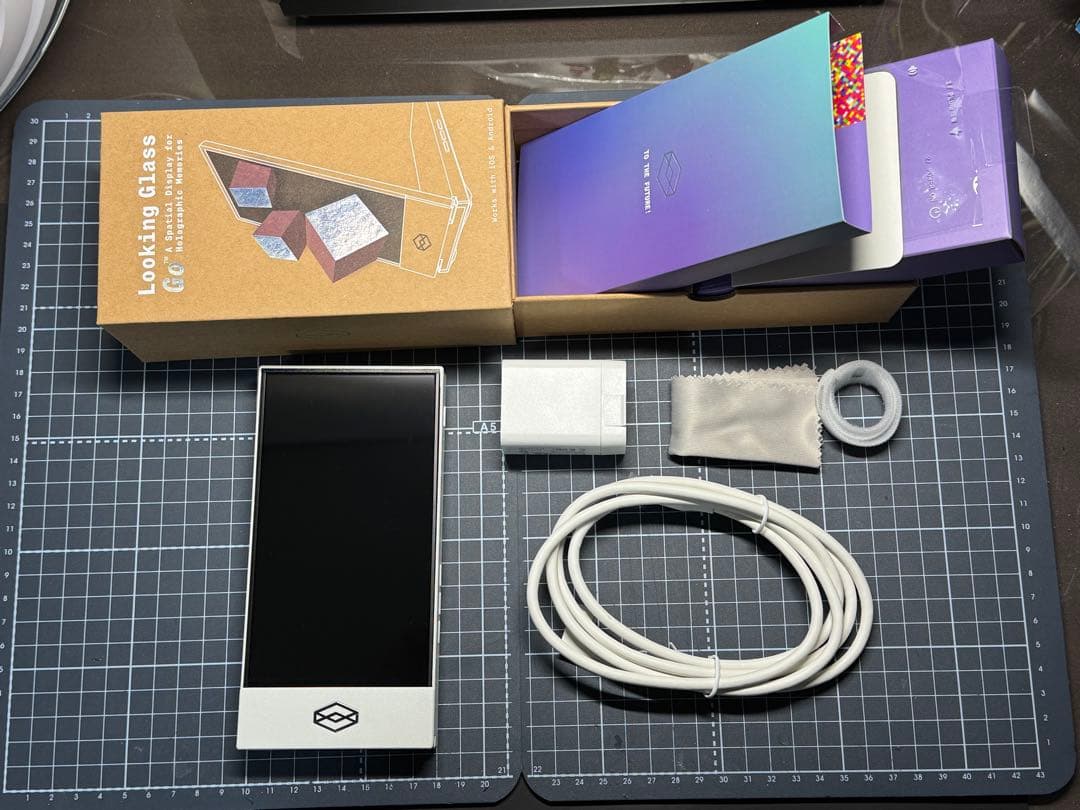 Looking Glass Goホワイト 本体と付属品