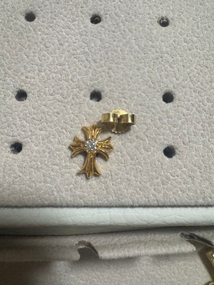 あい　クロムハーツ　ピアス