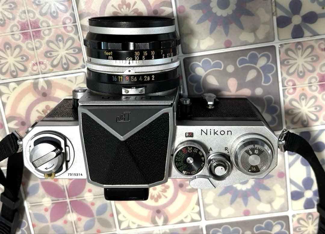 Nikon Ｆ　一眼レフカメラ Nikkor 50mmレンズ付き