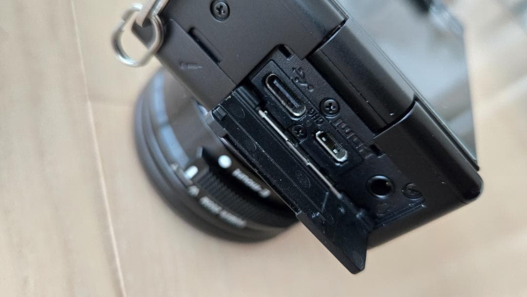 ソニー　VLOGCAM　ZV-E10　パワーズームレンズ付き