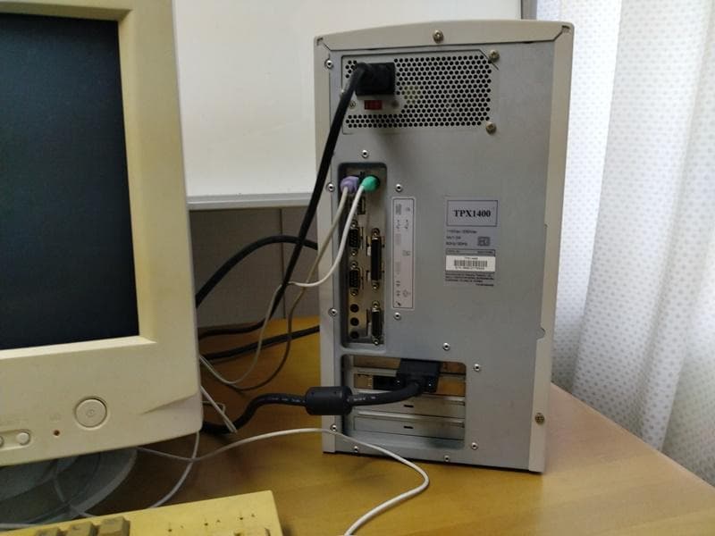 Windows98搭載パソコン本体・ブラウン管ディスプレイ　セット品