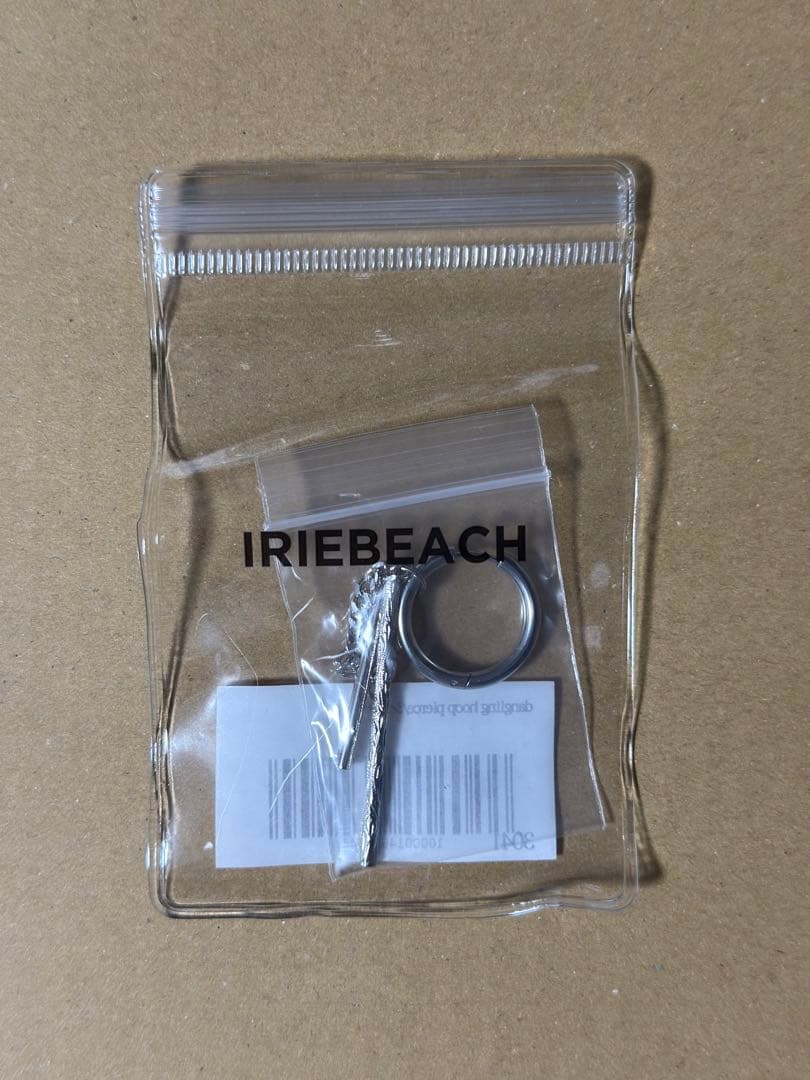 アイリービーチ　dangling hoop pierce　シルバー　八木勇征