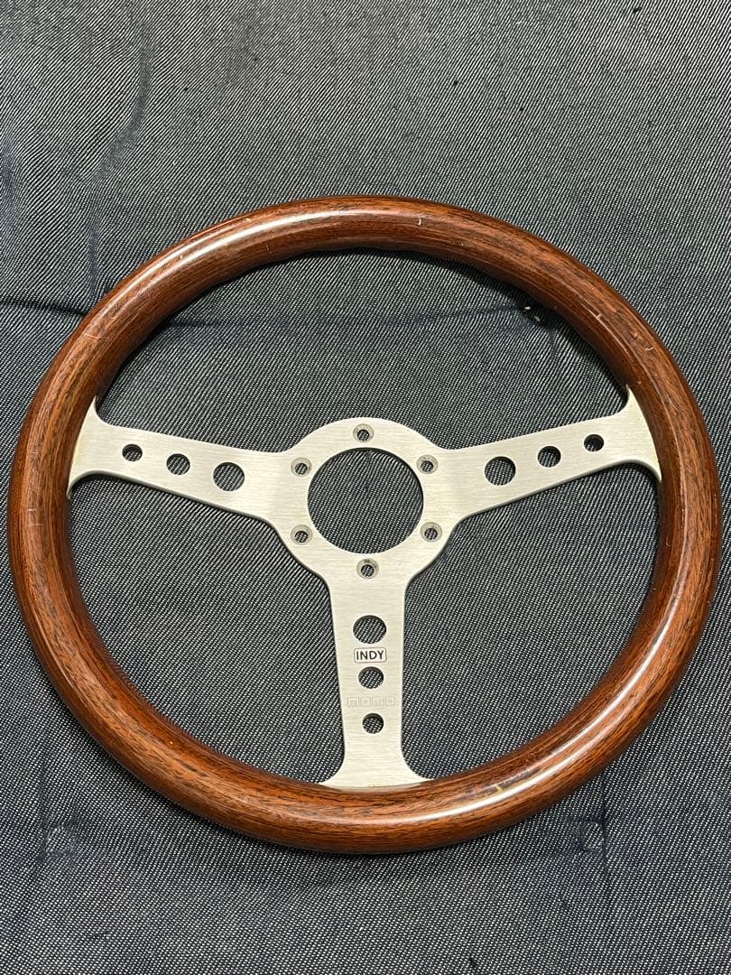 momo INDY ウッドステアリングホイール、 径32mm