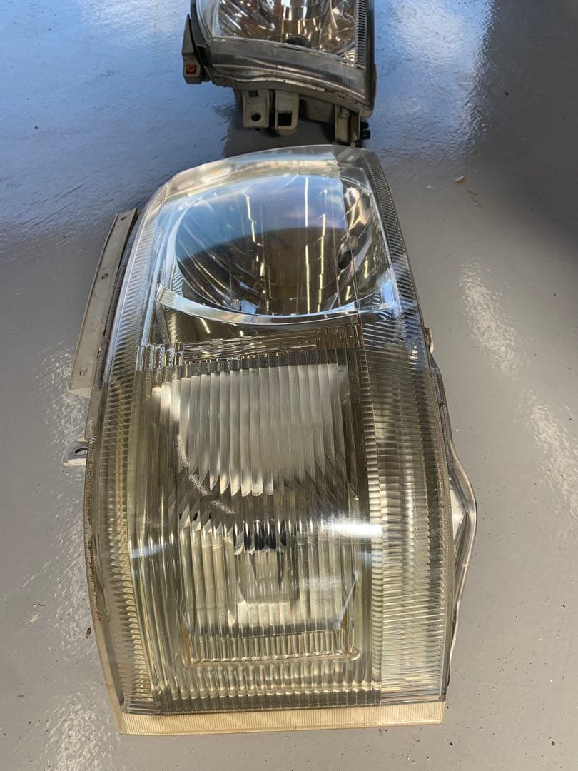 レジアスエース　純正ヘッドライト　ハイエース　ヘッドランプ