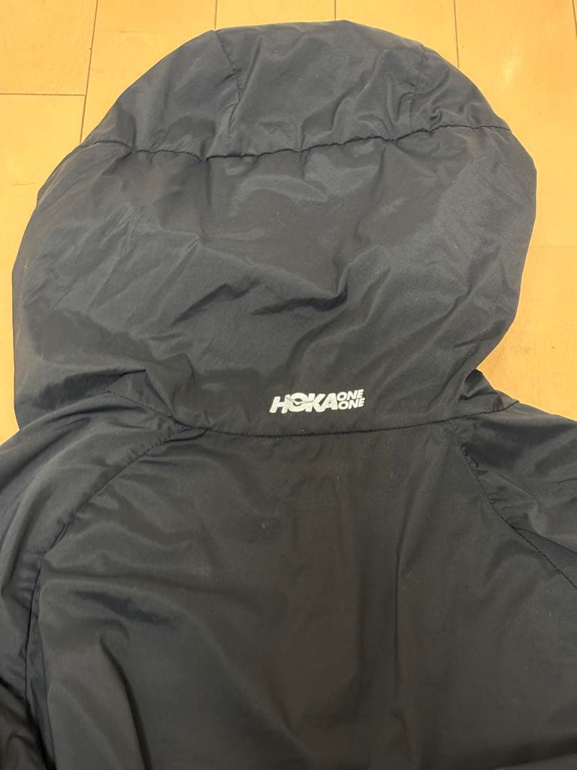 HOKA フード付きウィンドブレーカー S