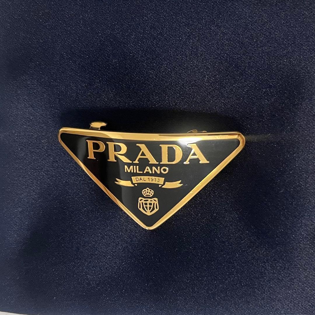 PRADA メタルヘアクリップ　ブラック