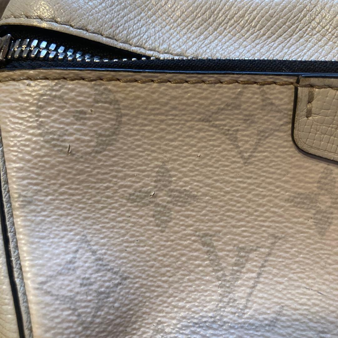 Louis Vuitton グレー ボディバッグ