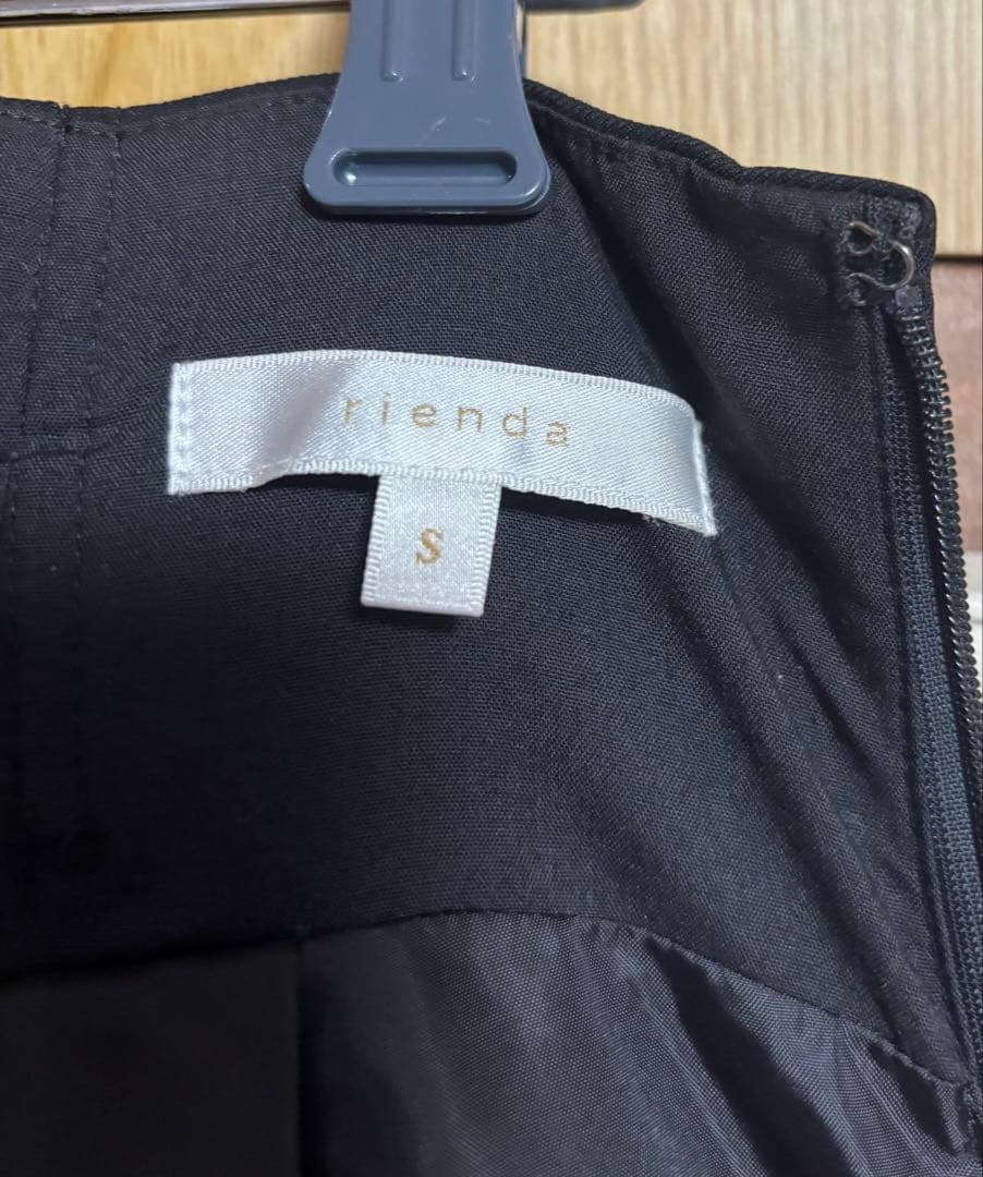 rienda フリルスリットハイウエストスコートショートパンツ