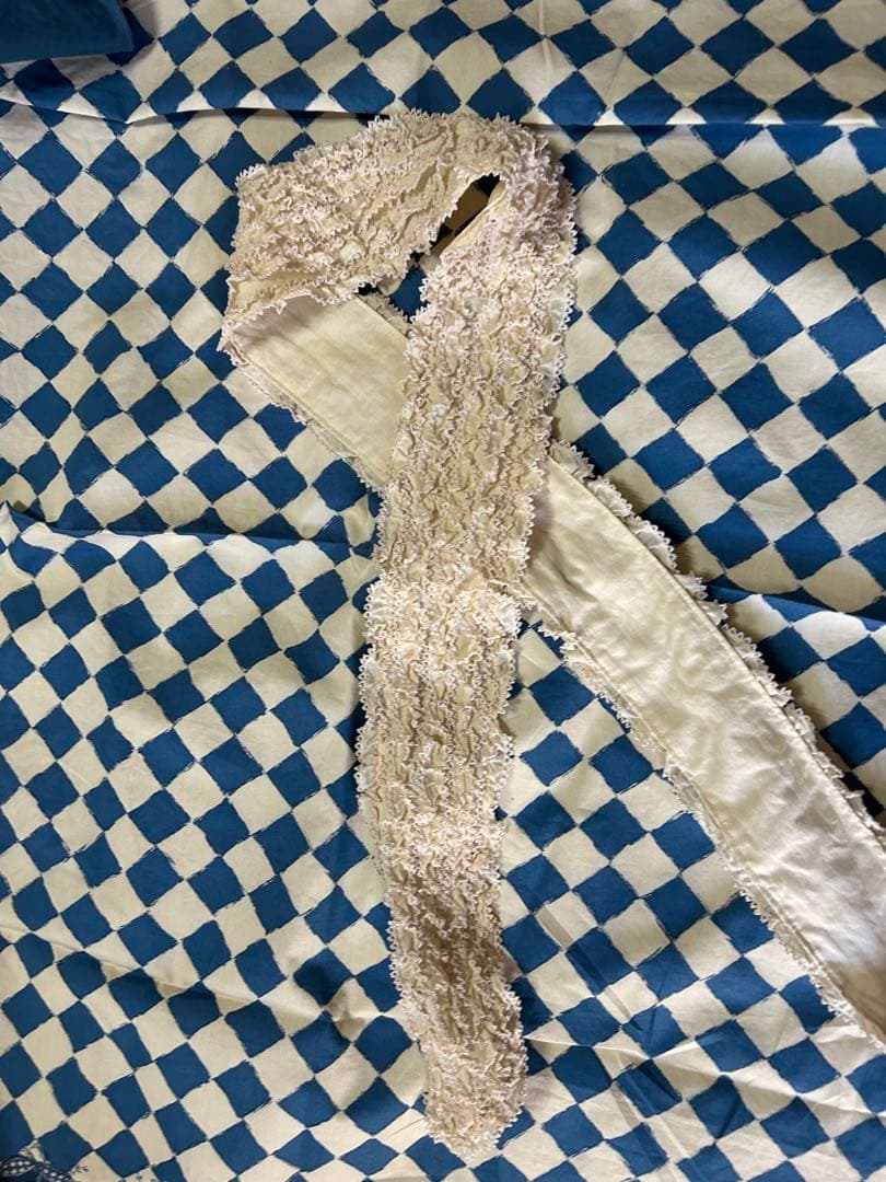 ワンダフルワールドのキナリ豪華なブラウスです。