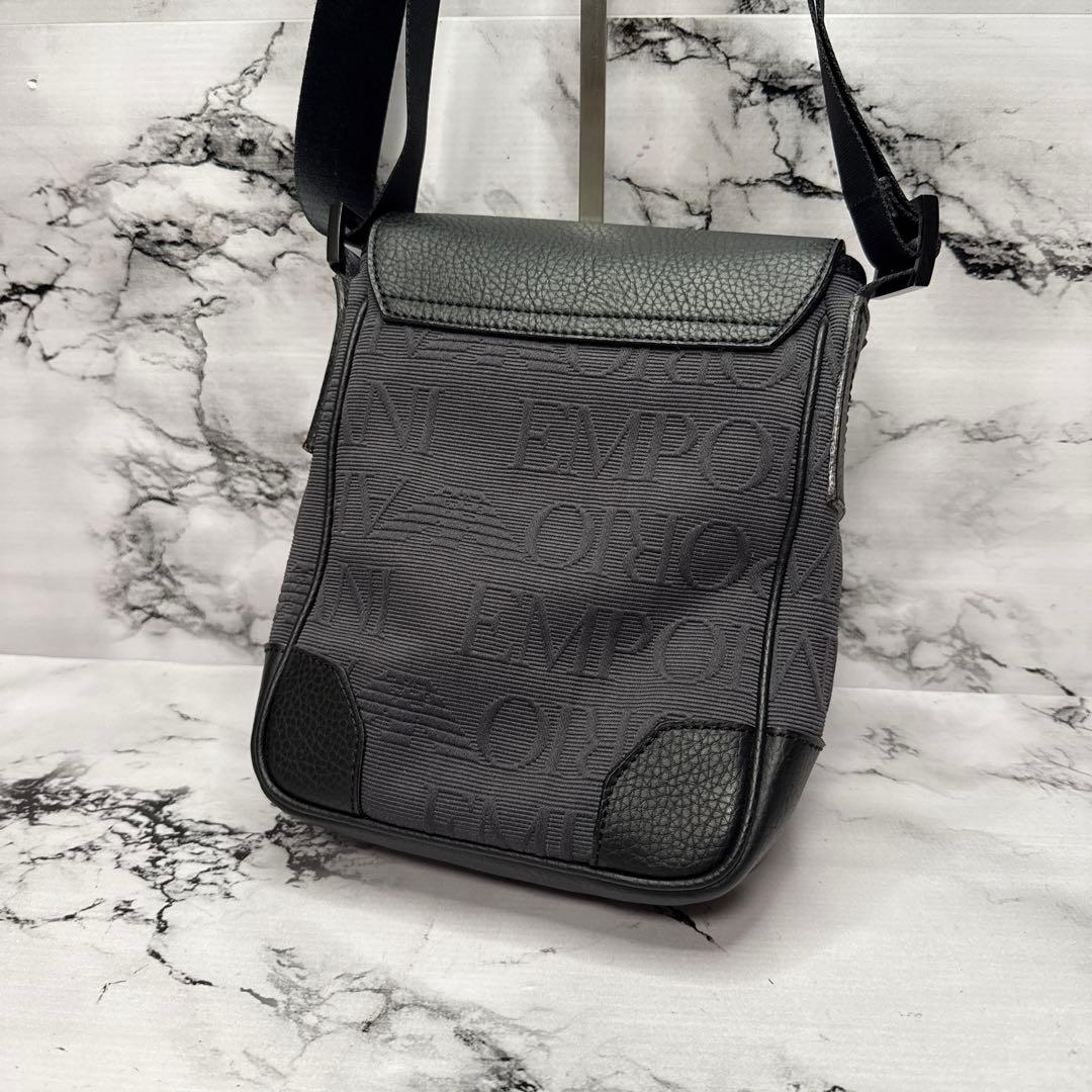 (極美品)大人気、アルマーニ、ショルダーバッグ、レザー、シボ革、人気色、黒、高級