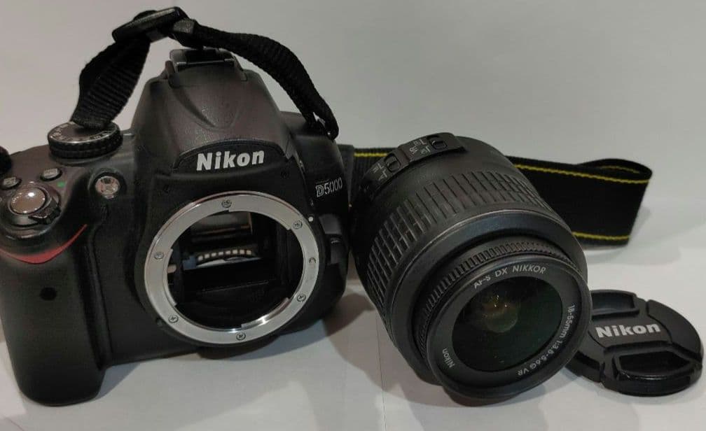 【美品】ニコン カメラ Nikon D5000　一眼レフ　動作確認済