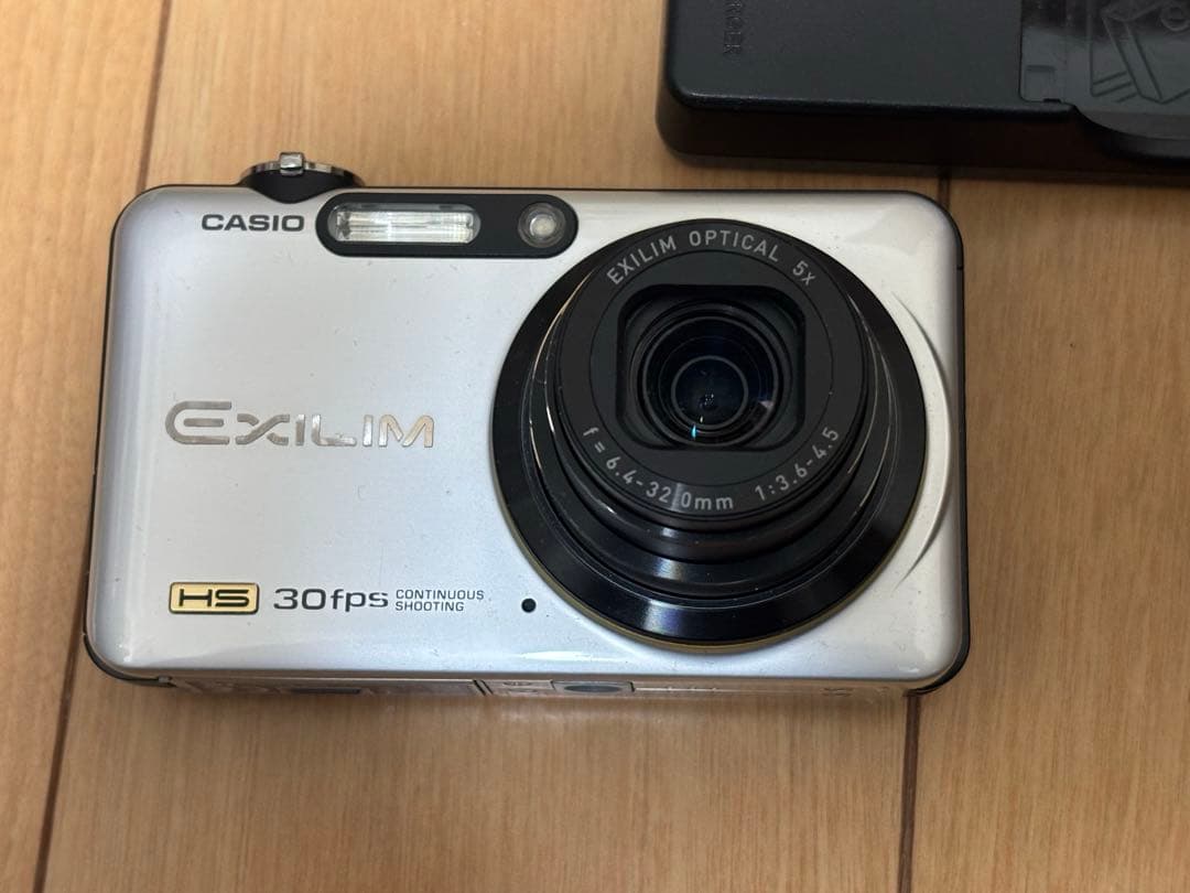 【美品】CASIO EXILIM EX-FC100 ホワイト　動作確認済