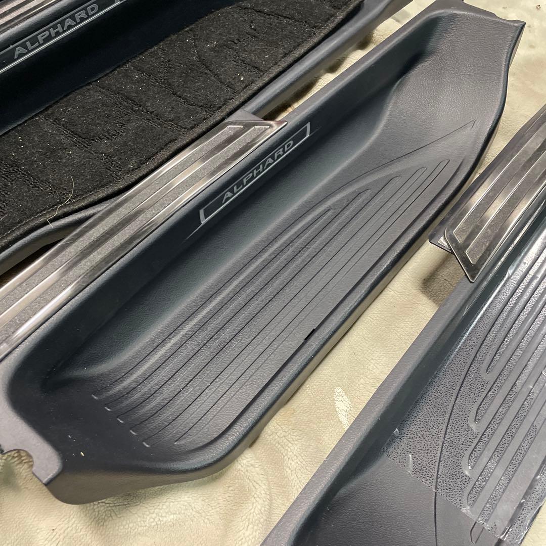 アルファード 30 純正　スカッフプレート社外マット、ステップ付