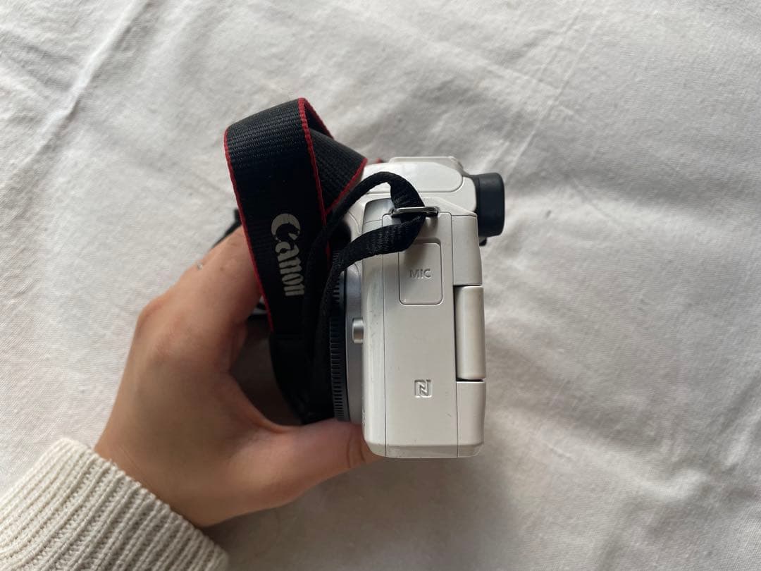 Canon EOS Kiss M ホワイト 本体