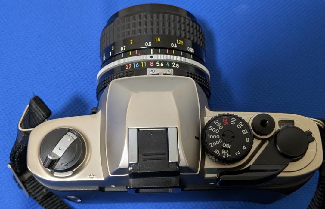 美品 nikon FM10 に広角レンズ(24mm f2.8)を取付てみました