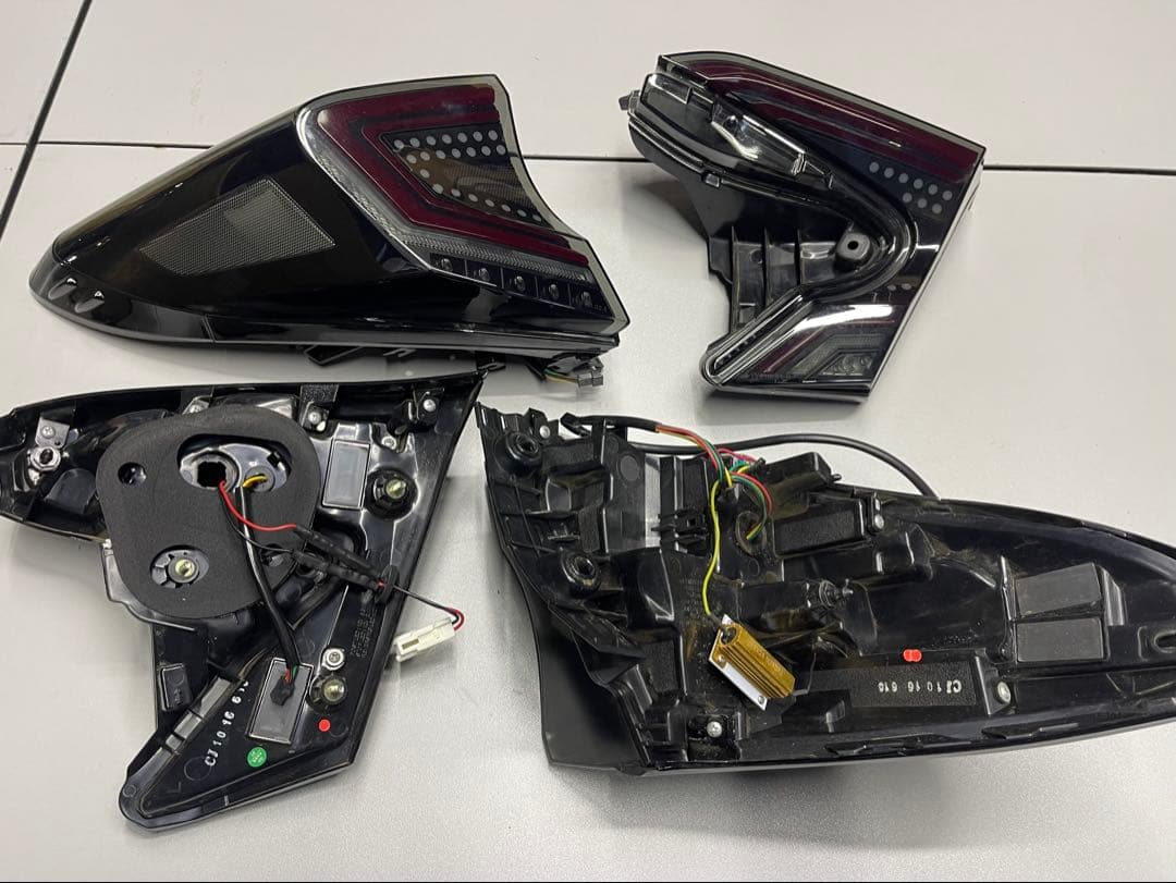 C-HR LEDテールランプ 流れるウィンカー 中古品 当社 デモカー 装着品