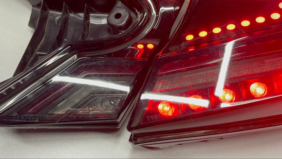 C-HR LEDテールランプ 流れるウィンカー 中古品 当社 デモカー 装着品